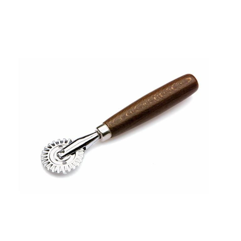 גלגלת לחיתוך בצק עם ידית עץ גלגלת לחיתוך בצק עם ידית עץ